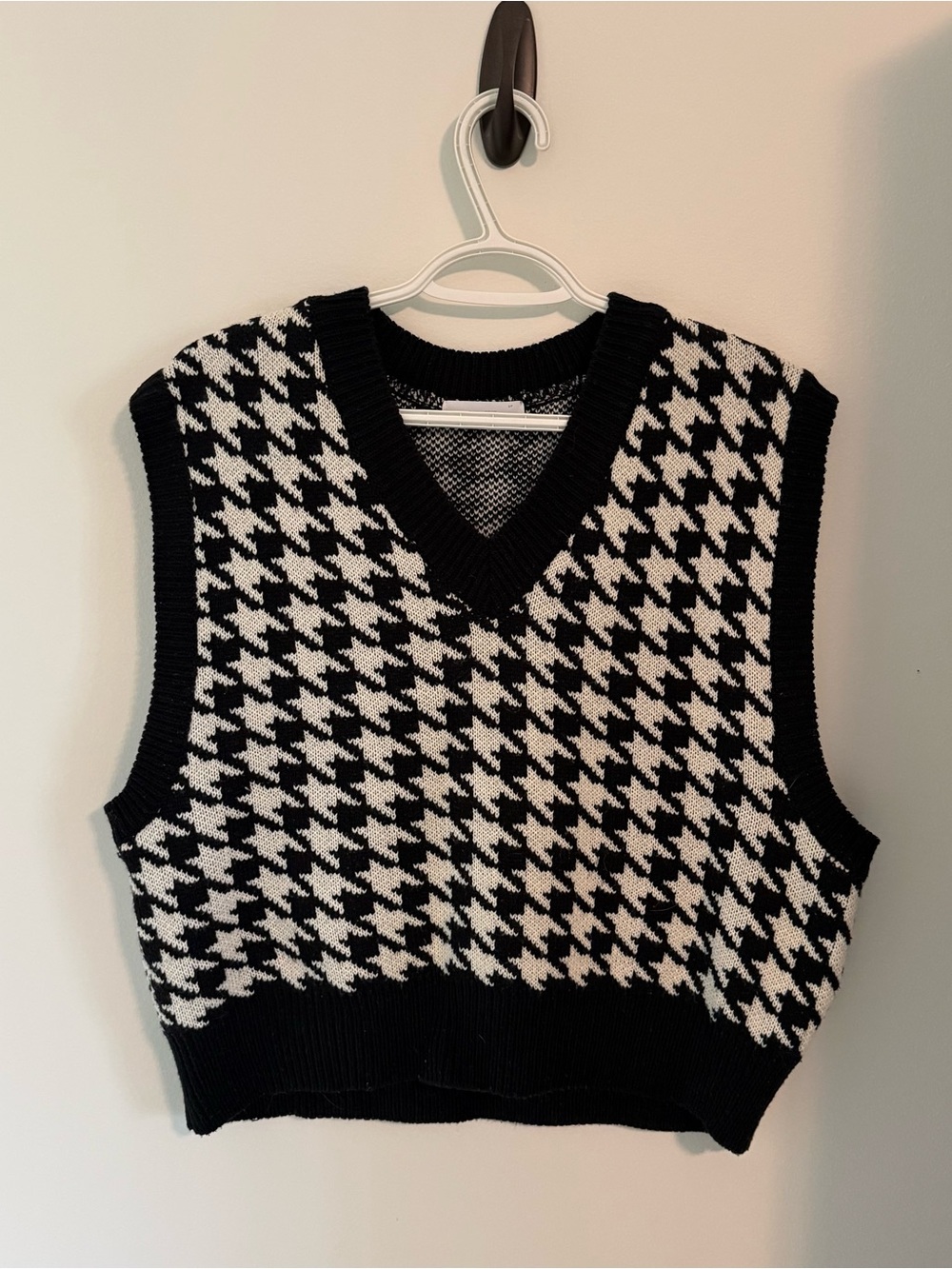 OAK + FORT Black & White Houndstooth V-Neck Sweater Vest